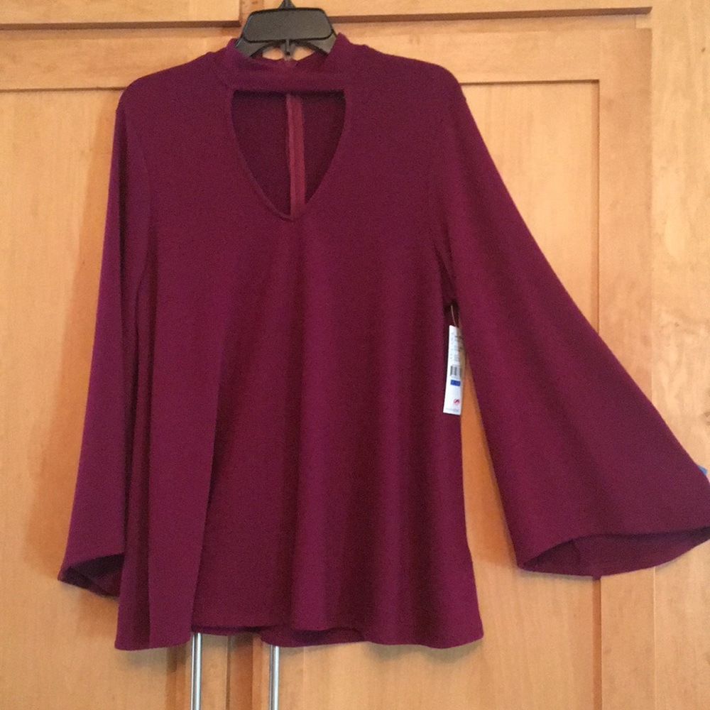 Karen Kane Wine Mock turtle w V Neck